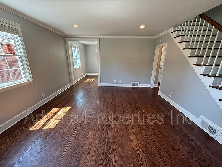 1437 Valley St — Photo 3
