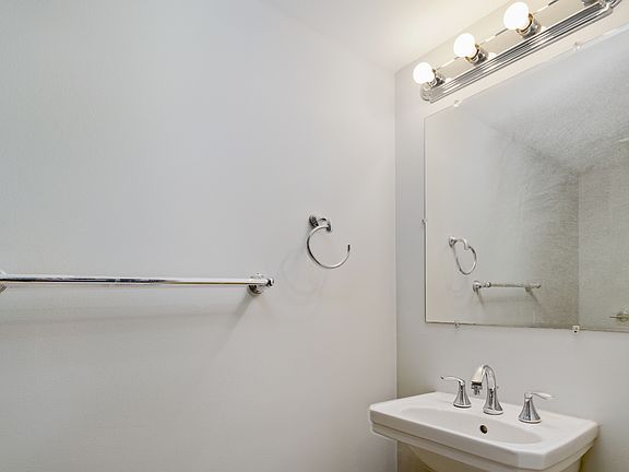 2nd image of 915-25 Bainbridge St #302