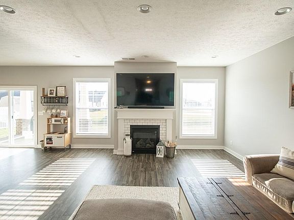 3rd image of 4680 Breeze Ct E