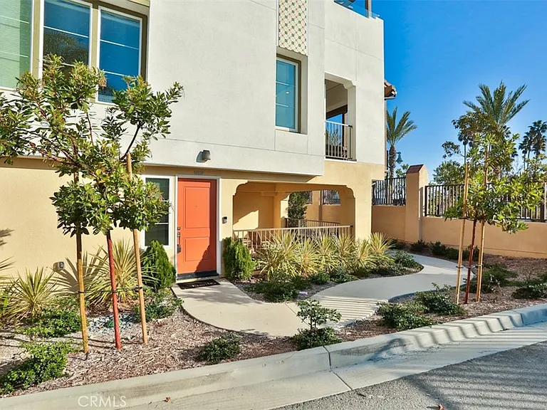 1529 Doheny Way — Photo 9