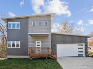 1935 Rainbow Dr, Waterloo, IA 50701