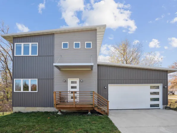 1935 Rainbow Dr, Waterloo, IA 50701