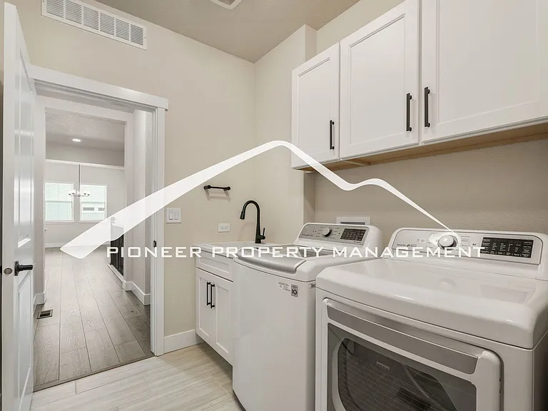 2398 Merlot Dr — Photo 13