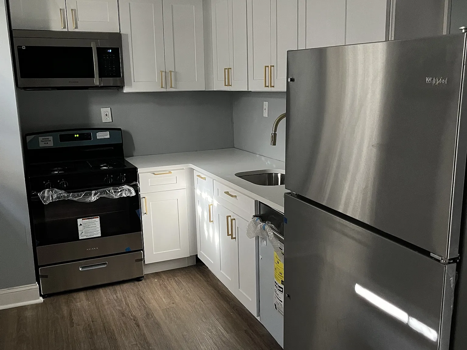 4 bed, 1200 sqft, $2,300 — Photo 2