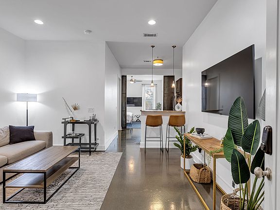 2nd image of 210 30th Ave N APT 210