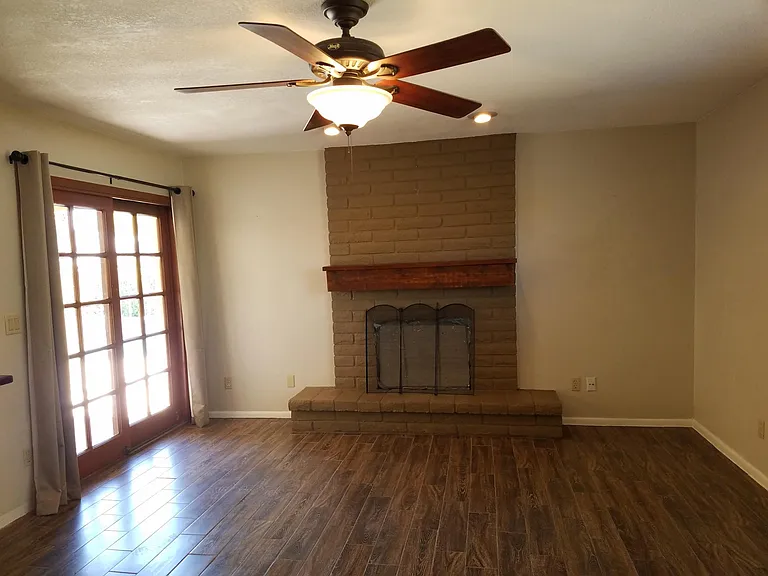 4301 E Hearn Rd — Photo 9