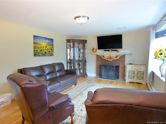 3rd image of 815 New Britain Ave