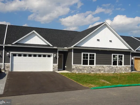 531 Shook Ct E, Greencastle, PA 17225