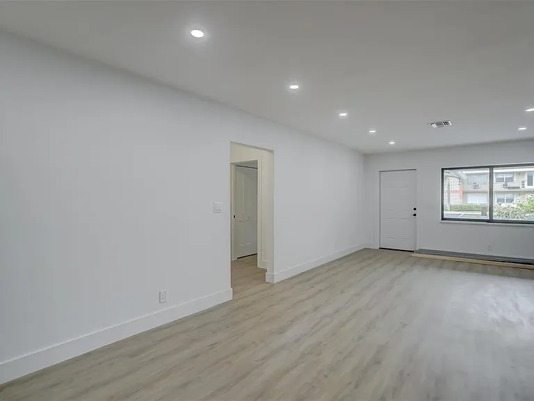 2155 NE 56th Ct — Photo 9