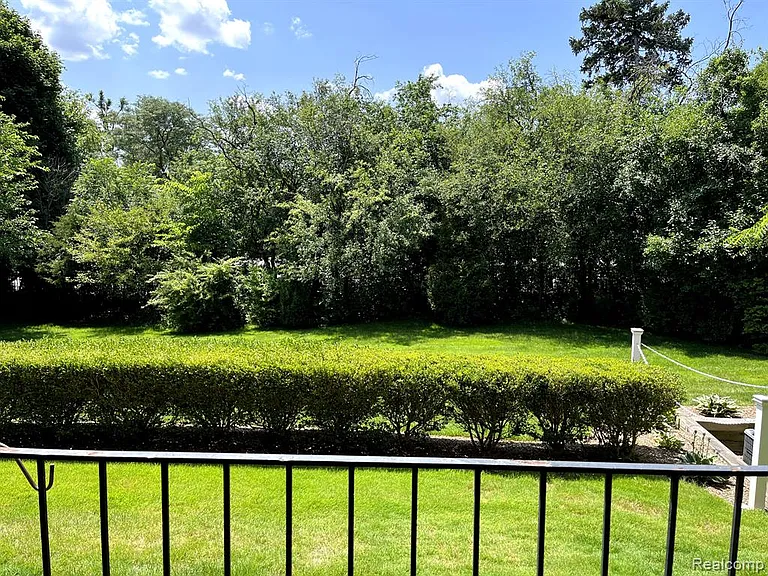 42160 Woodward Ave #8 — Photo 30