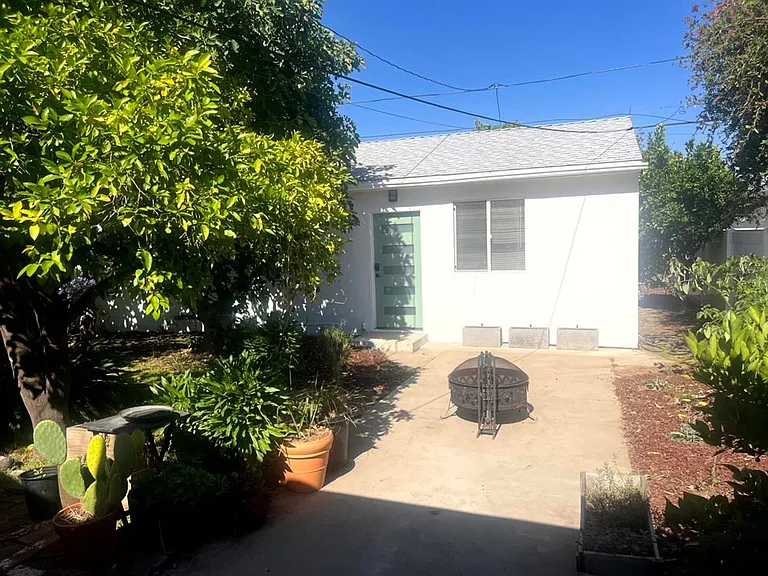 5724 & 5726 Lemona Ave — Photo 1
