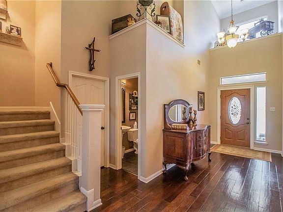 4th image of 1616 Creekside Dr