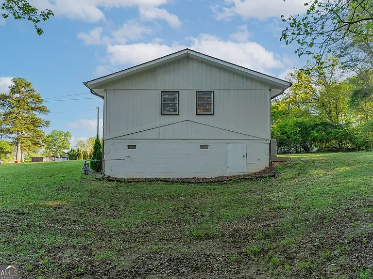 2290 Pinetree Ln NE — Photo 9