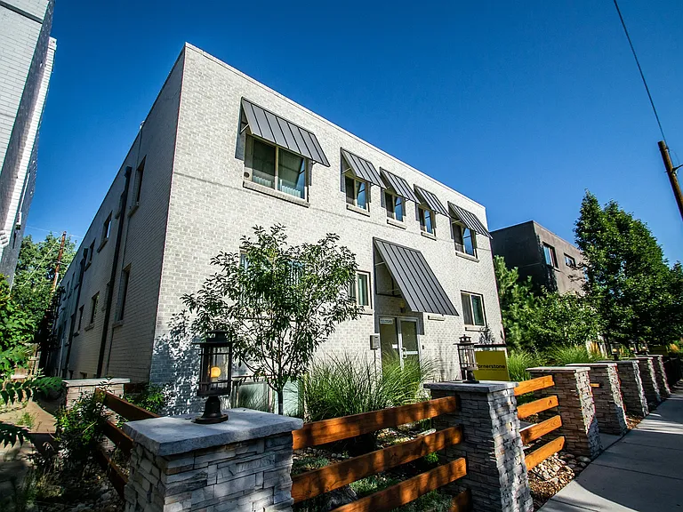 15 N Logan St — Photo 7