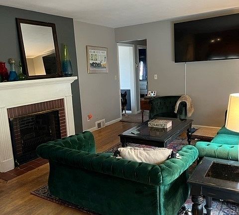 5th image of 2428 Woodland Ave