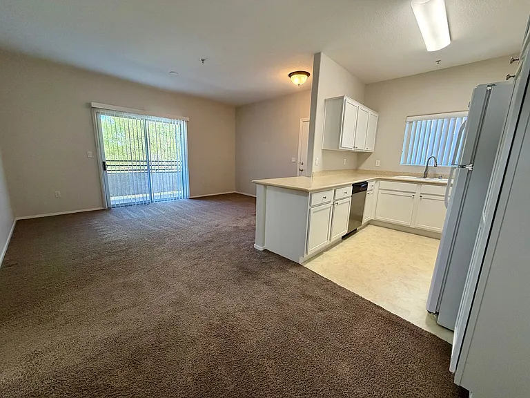 2291 W Horizon Ridge Pkwy #6231 — Photo 7