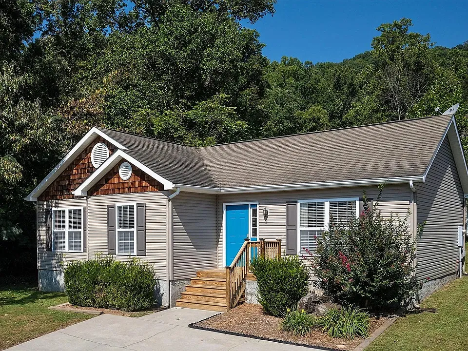 151 W Newberry Dr