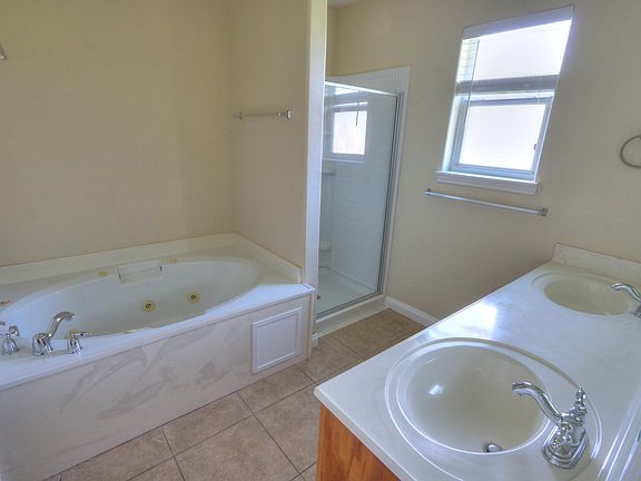3rd image of 7514 Brush Creek Dr