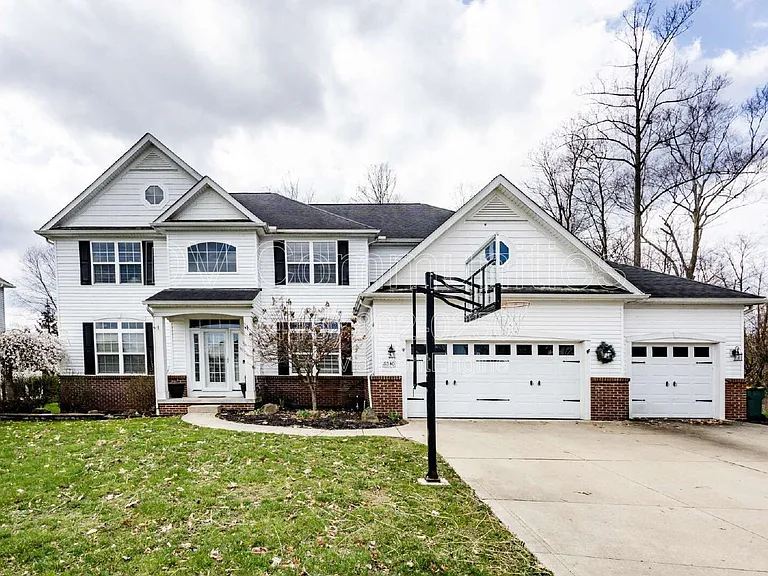 8240 Talbot Cir — Photo 1