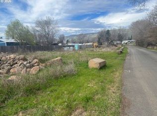 5 Dozer Dr, Dallesport, WA 98617