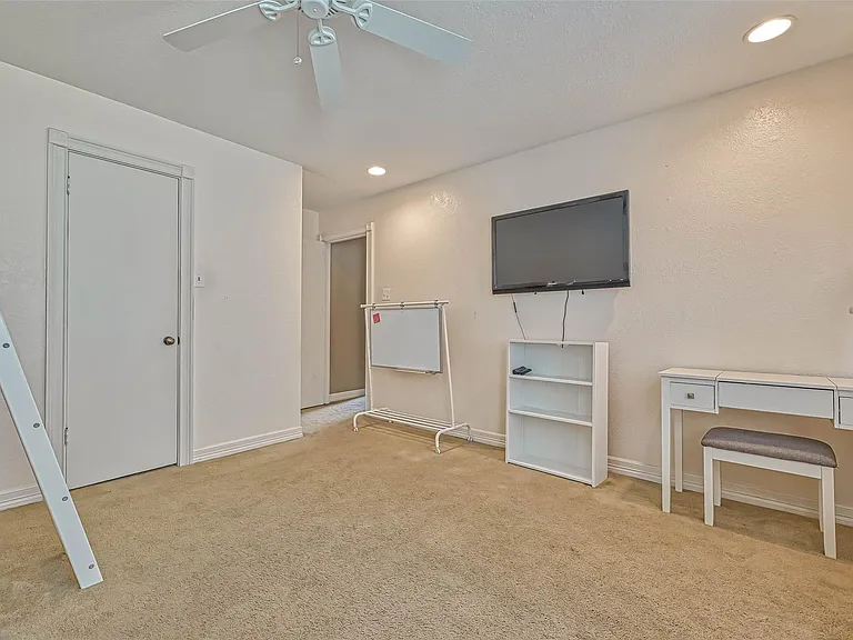 711 Lodgehill Ln — Photo 26