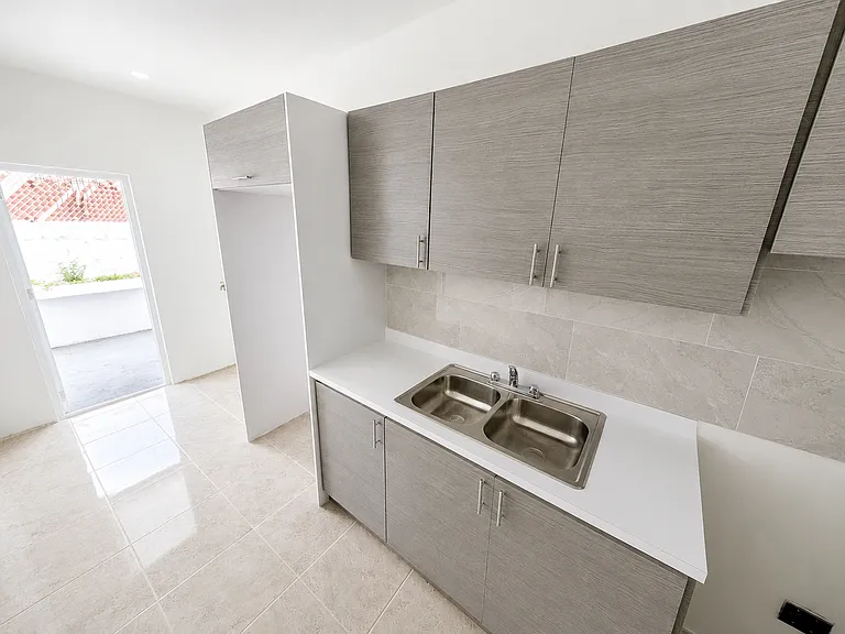 1673 Calle 34 SW — Photo 3