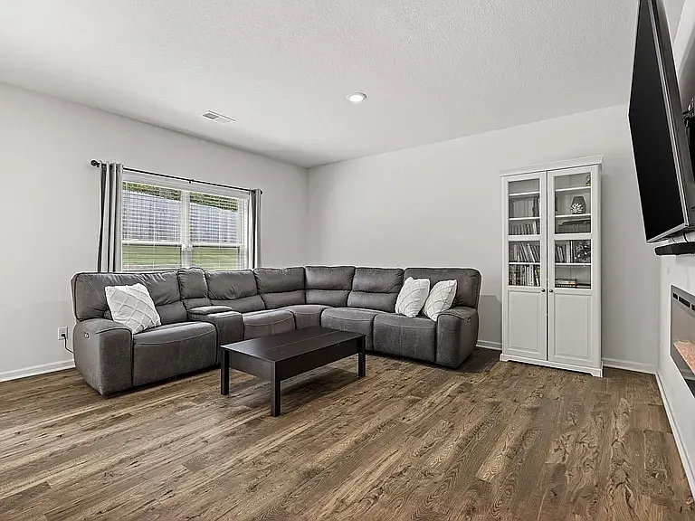 3 bed, 2.0 bath, $2,200 — Photo 3