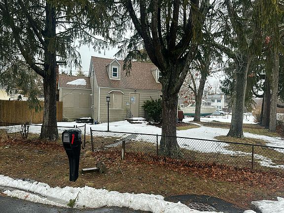 3rd image of 55 Manor Dr