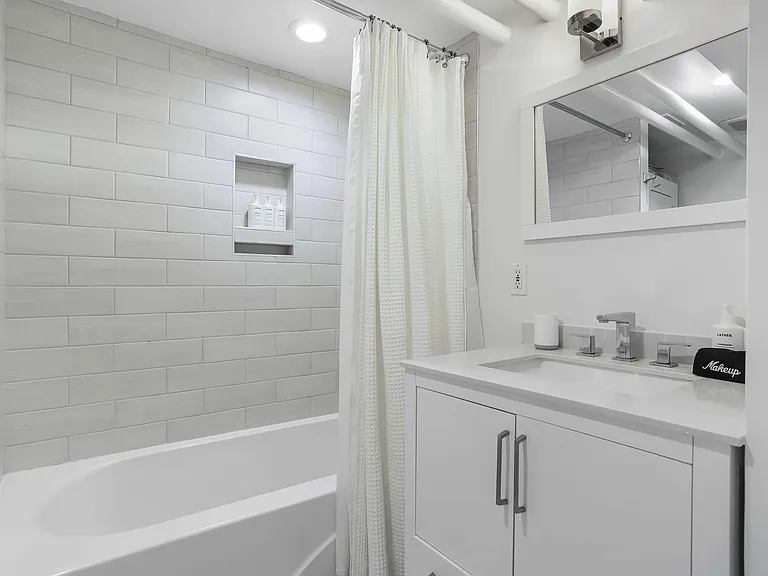 1231 F St NE #B — Photo 5