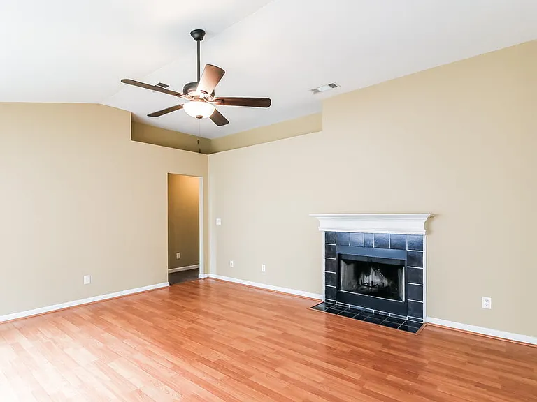 295 Lakeview Trl — Photo 5