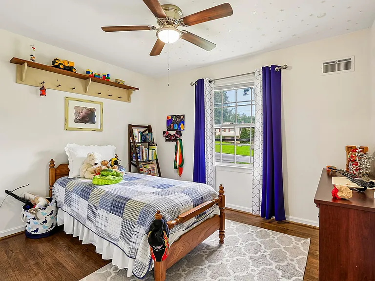 18033 Mill Creek Dr — Photo 25