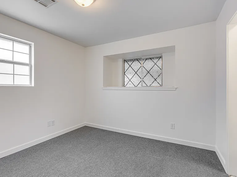 106 N Norman Ave — Photo 11