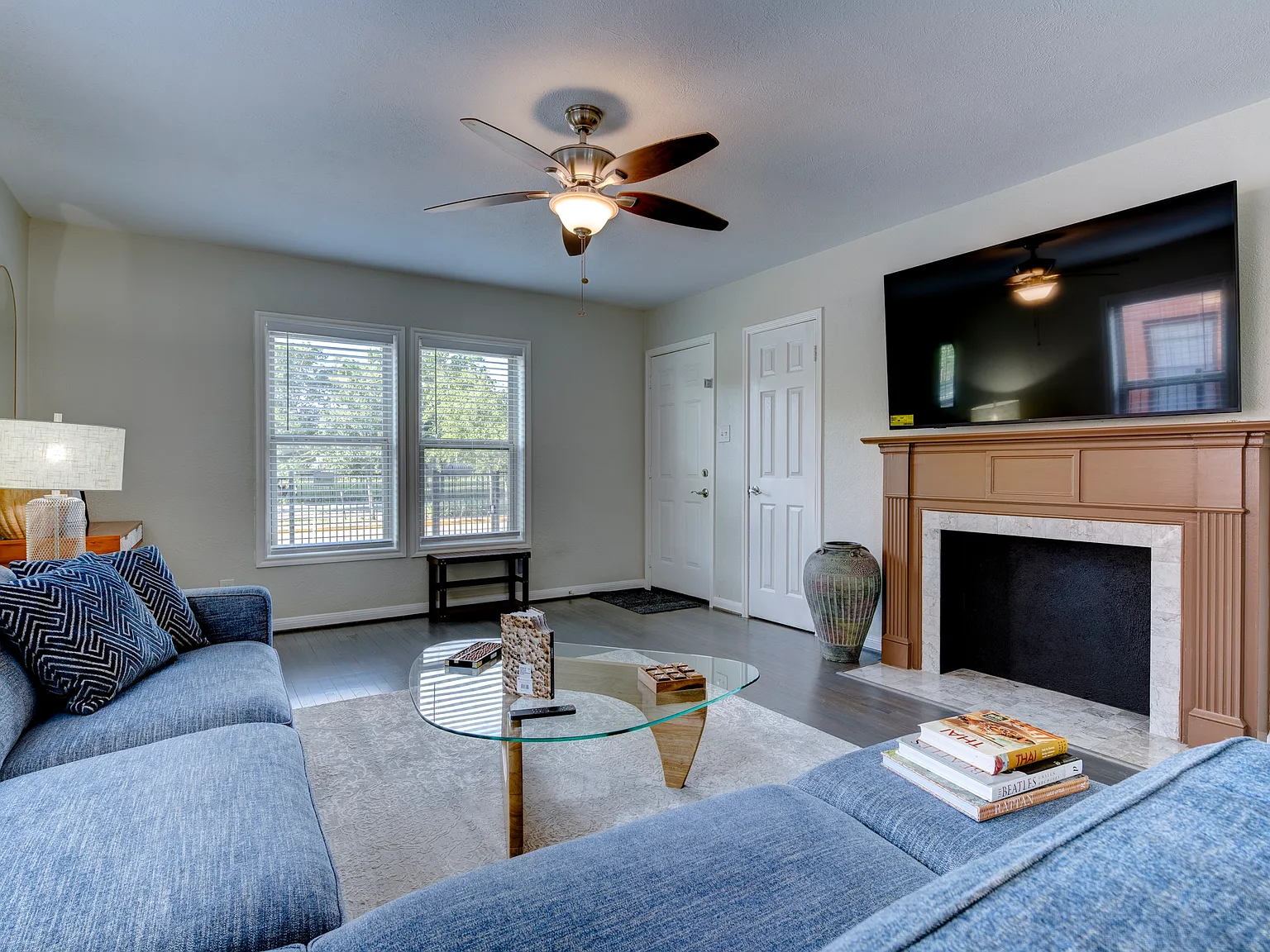 3 bed, 1200 sqft, $2,300 — Photo 3