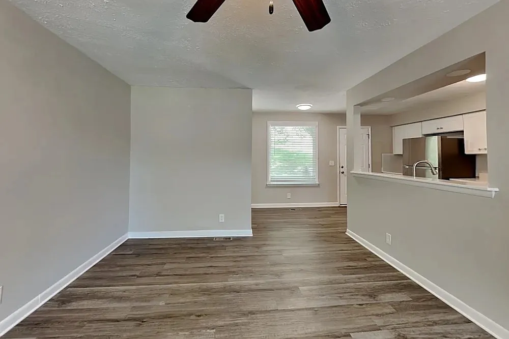 3 bed, 1331 sqft, $1,899 — Photo 2