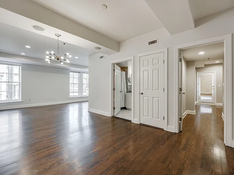 829 Washington St #5 — Photo 11