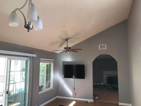 4th image of 121 Southview Ct