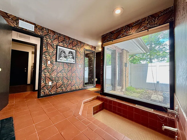 527 Valewood Ln — Photo 34