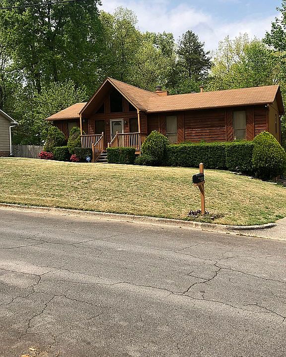 1st image of 440 Old Farm Dr