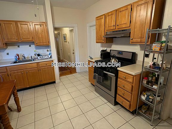 5th image of 123 Hillside St #1
