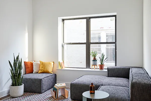 Rented by Venn NY Inc | media 14