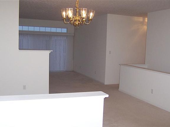 3rd image of 2524 Greenside Dr