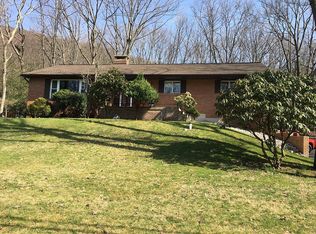 373 Lake Dr, Nesquehoning, PA 18240