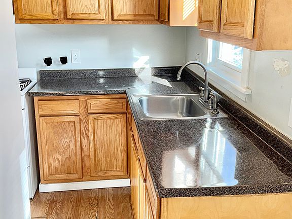 4th image of 339 Douglas Ave #2R