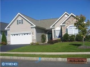 4 Harrington Dr, Columbus, NJ 08022