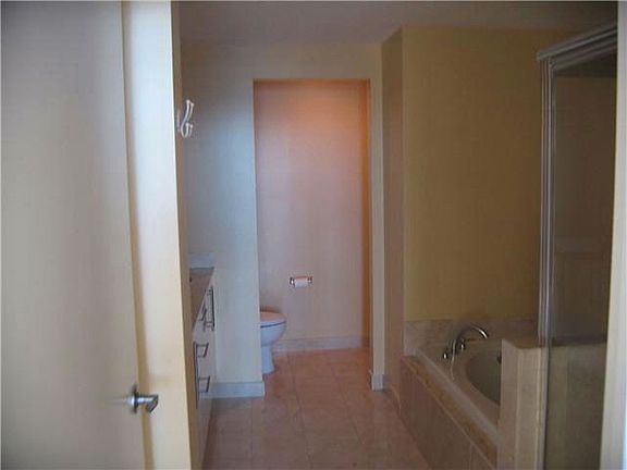 5th image of 3350 NE 190th St #1718