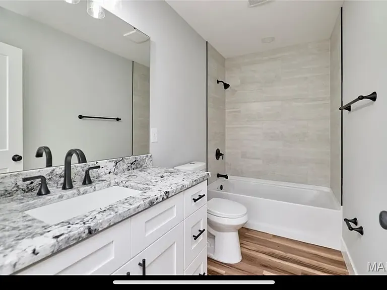 113 N Illinois St — Photo 1
