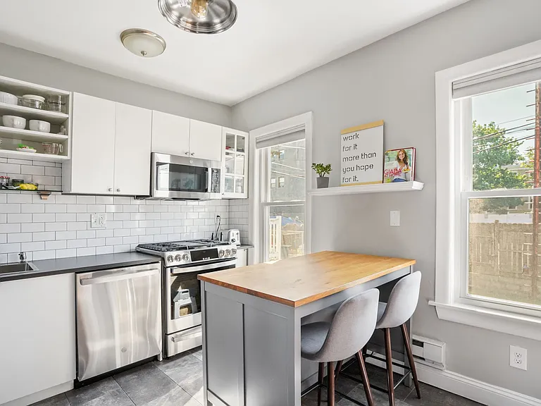 139 Paris St — Photo 3