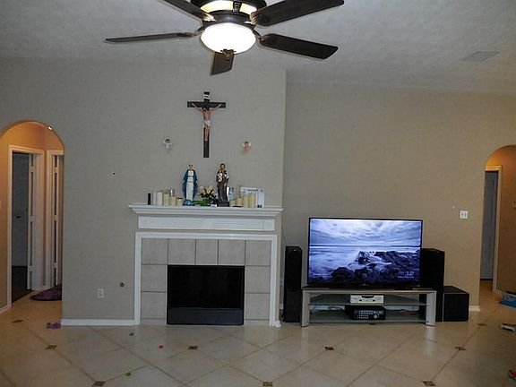 4th image of 16311 Redwicke Ln