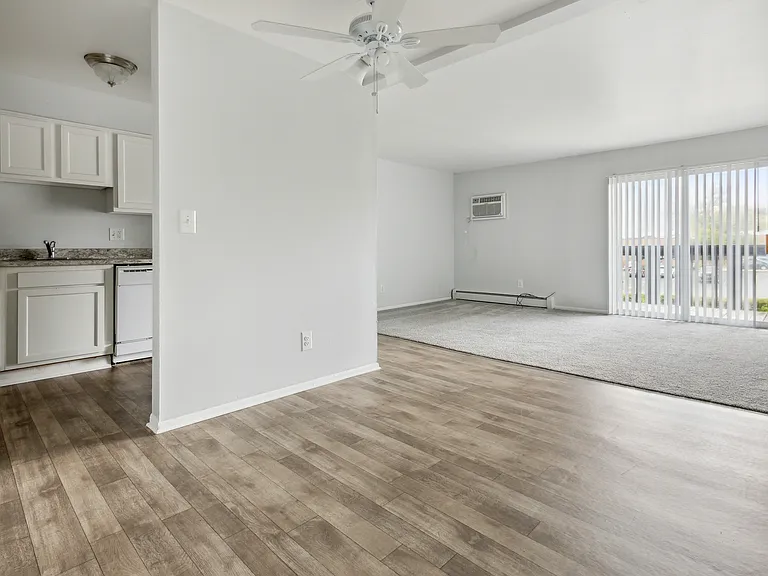 Fox Pointe Apartments — Photo 15