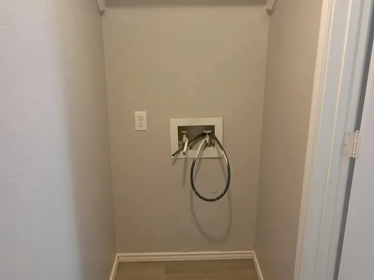 2720 Countryside Ln — Photo 1